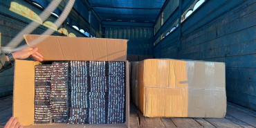 izmirde-401-bin-260-adet-ele-gecirildi-polisler-say-say-bitiremedi-yenicag