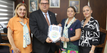 MALİYE BAKANI BEROVA ALSANCAK MARE E MONTE YARDIM DERNEĞİ ÜYELERİNİ KABUL ETTİ