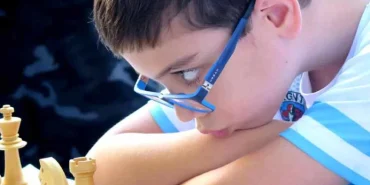 satrancin-messi-si-10-yasindaki-cocuk-satrancin-en-buyuk-ismini-yendi-1711548169