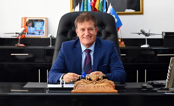 Arıklı, Kadir Gecesi’nin İslam âlemine sağlık, huzur ve bereket getirmesini temenni etti