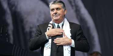 serdal-adalidan-genel-kurulda-flas-sozler-govdemi-tasin-altina-koydum-17354630646481_2