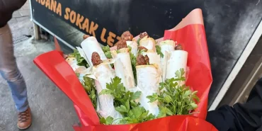 sevgililer-gununde-sira-disi-hediye-kebap-buketi-surprizi-3202568_202502142025_1