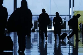 havalimani-havaalani-turist-yolcu-0JKA_cover