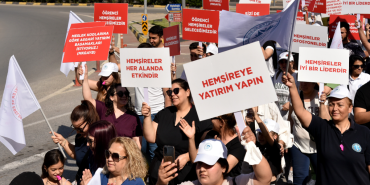 12-mayis-dunya-hemsireler-gunu-hemsireler-lefkosada-hemsireyi-fark-et-sloganiyla-yurudu-133146-20240512