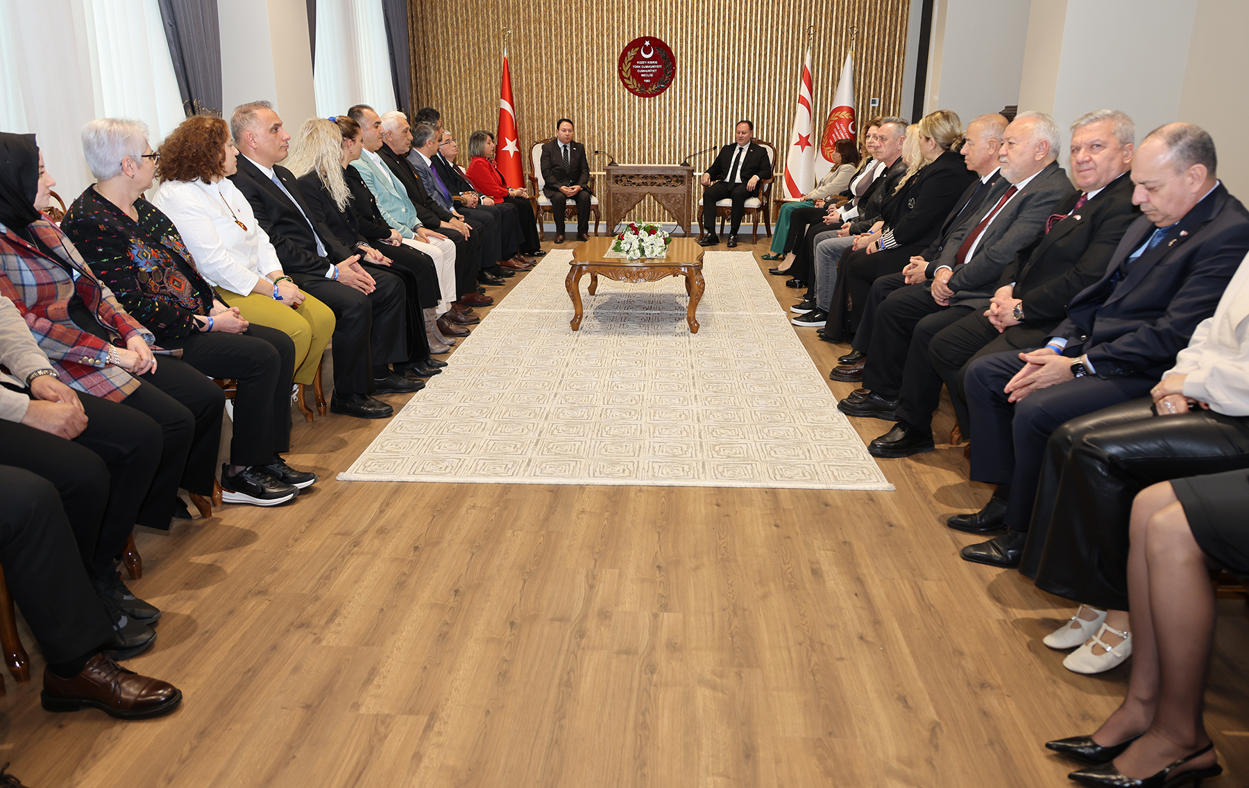 Meclis Başkanı Öztürkler, Türkiye-Kıbrıs Türk Cumhuriyeti İş Birliği Cemiyeti heyetini kabul etti
