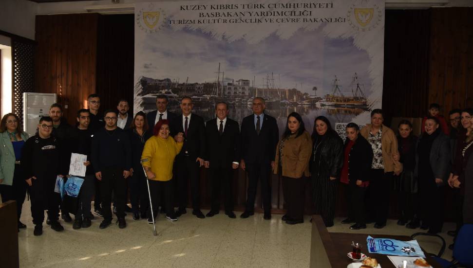 Baristalık ve mutfak uygulamaları eğitimi alan özel gereksinimli bireylere sertifikaları takdim edildi