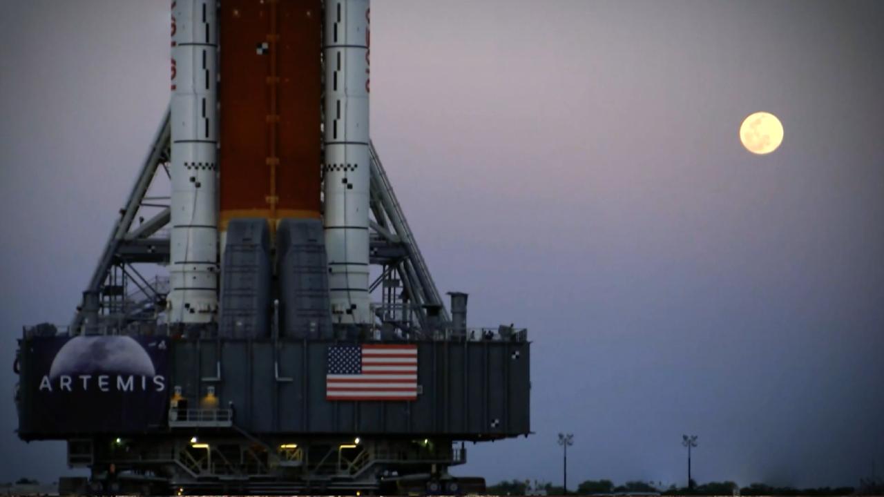 NASA dev roketi Ay yolculuğu için hazırlıyor