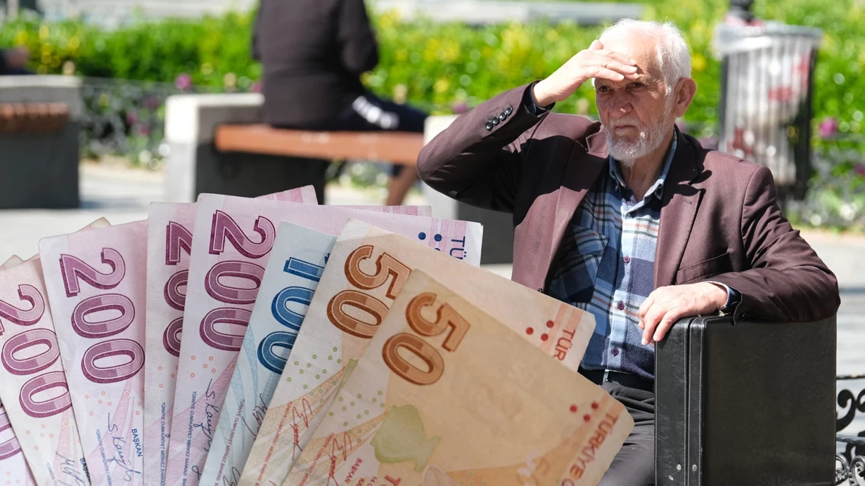 En düşük emekli maaşını 20 bin liraya çıkaran 5. madde TBMM’de kabul edildi