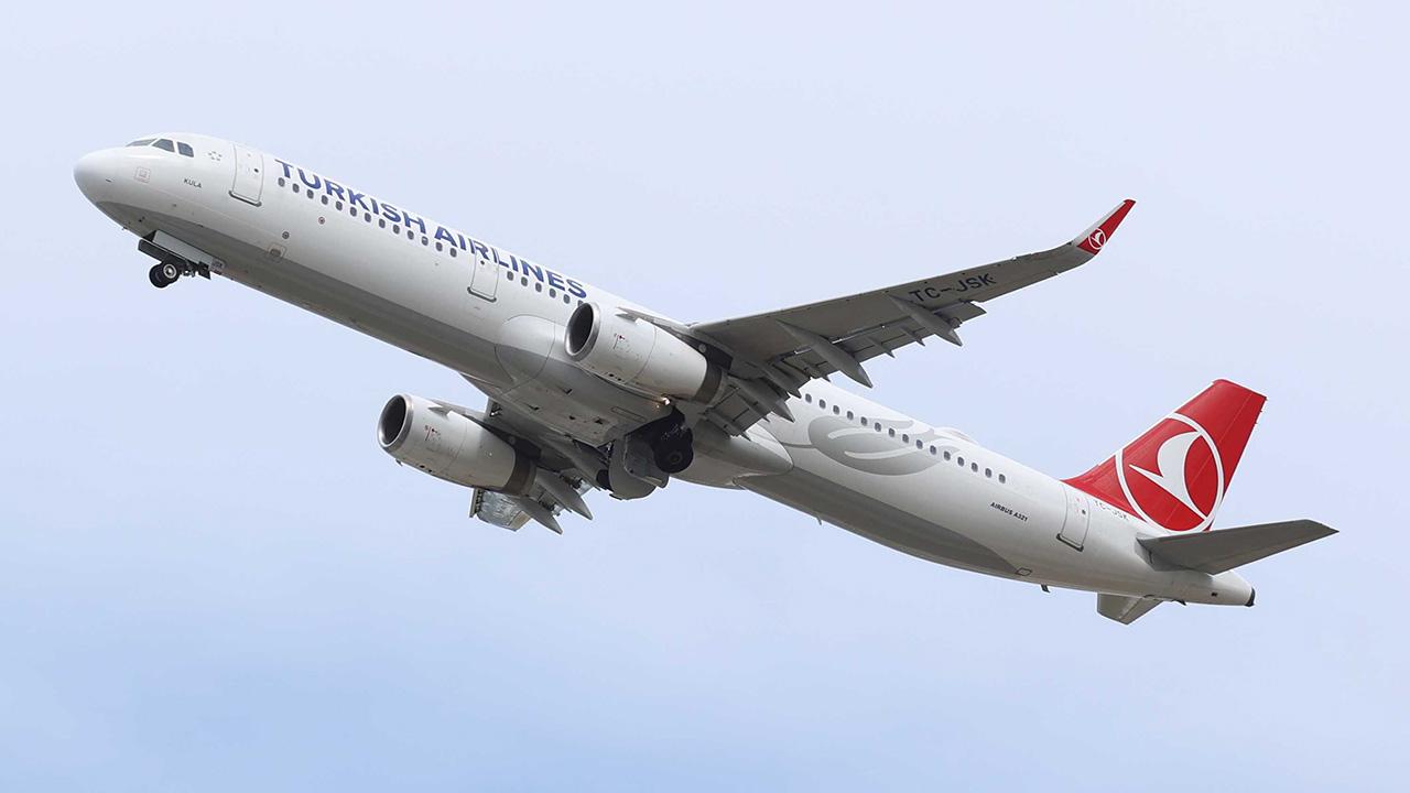 THY uçağı acil iniş yaptı