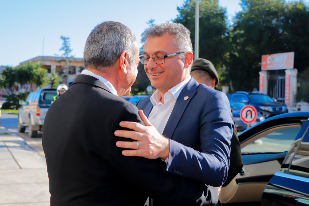 Cumhurbaşkanı Erhürman, Gazimağusa Belediye Başkanı Uluçay’ı ziyaret etti