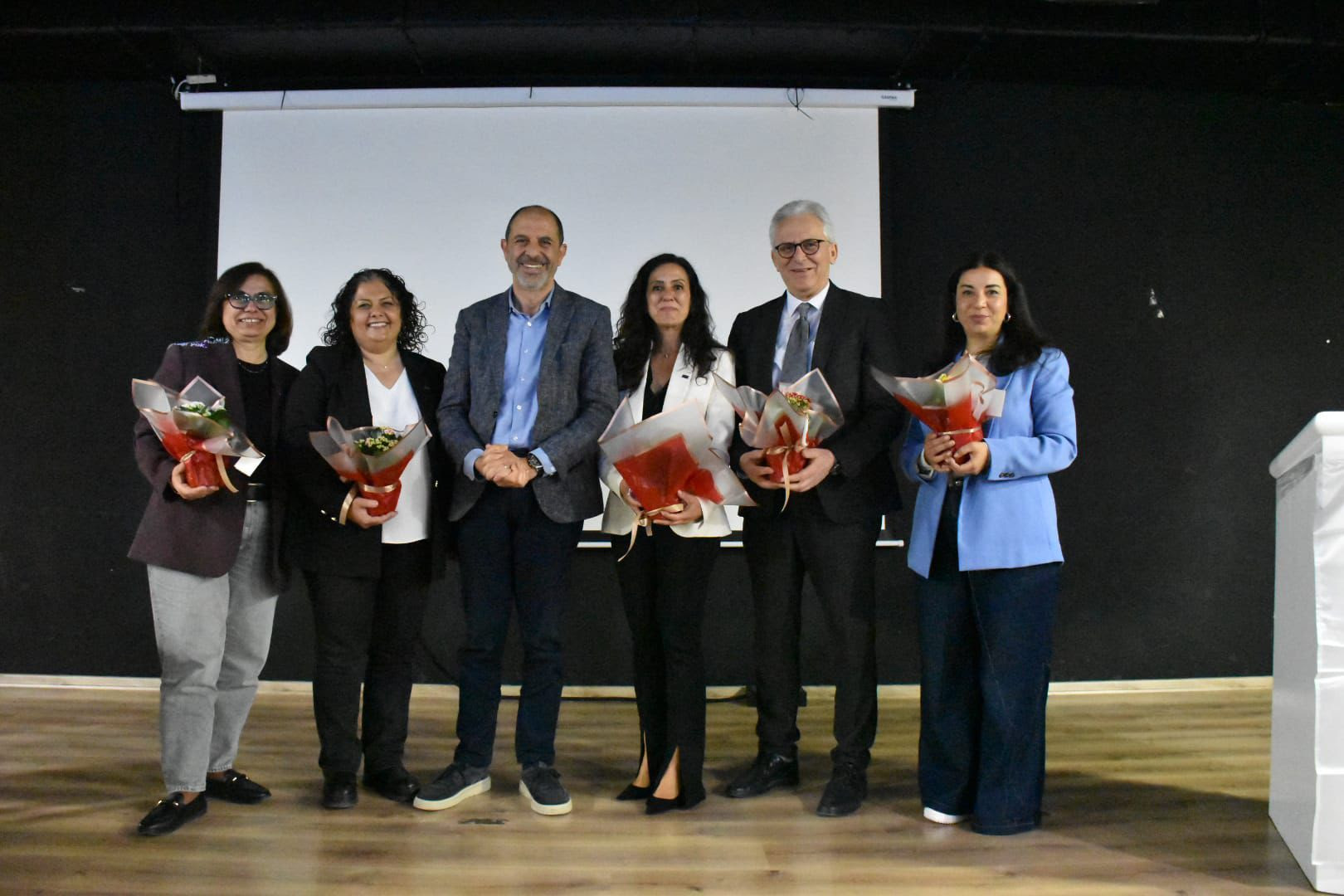 Halkın Partisi “Şiddetsiz Bir Gelecek İçin Eşitlik, Hak ve Mücadele” başlıklı panel düzenledi