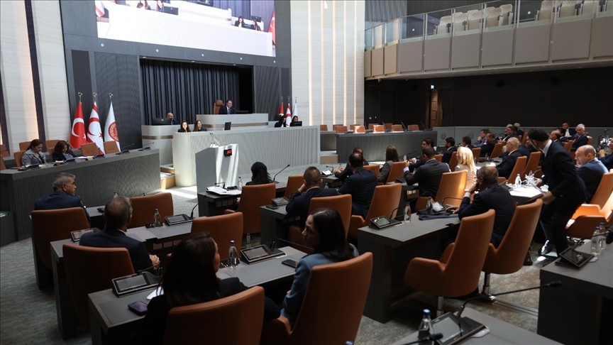 Meclis toplandı, sendikalar grev ve eylemde