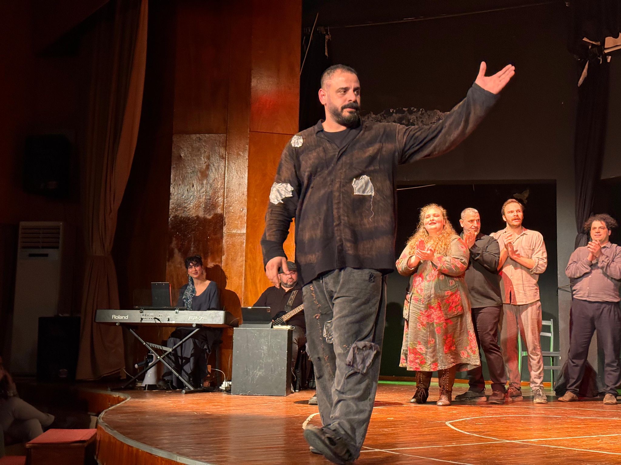 Kıbrıs Türk Devlet Tiyatroları “Kafkas Tebeşir Dairesi” oyununu sahneledi