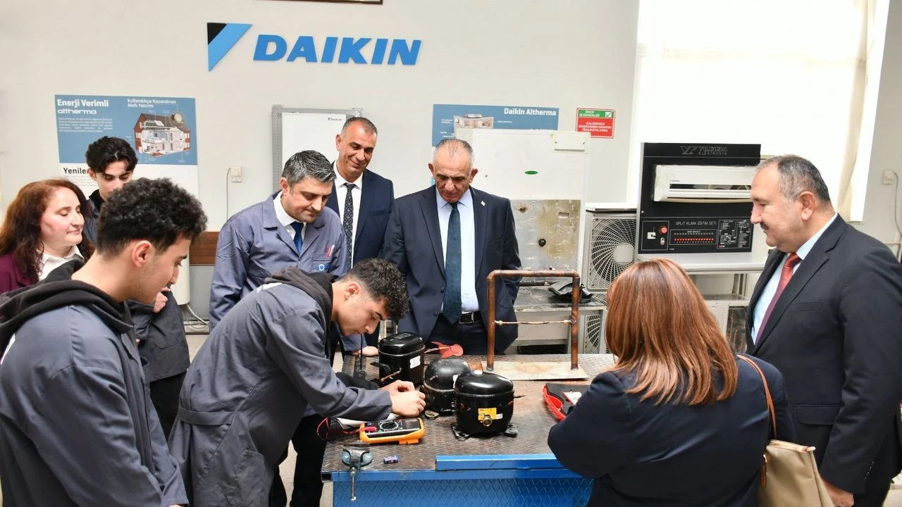 Milli Eğitim Bakanı Nazım Çavuşoğlu, İstanbul’da temaslarda bulunuyor