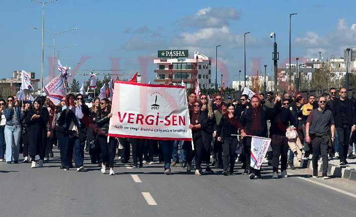 Sendikalar genel grevde: Sendika başkanları Başbakan Üstel ile görüşüyor