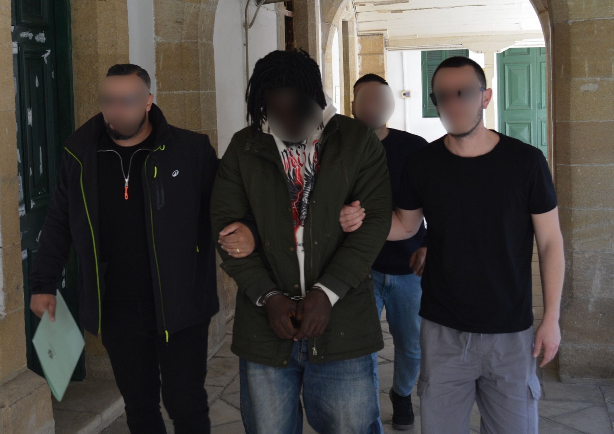 16 gram uyuşturucu ile suçüstü yakalandı