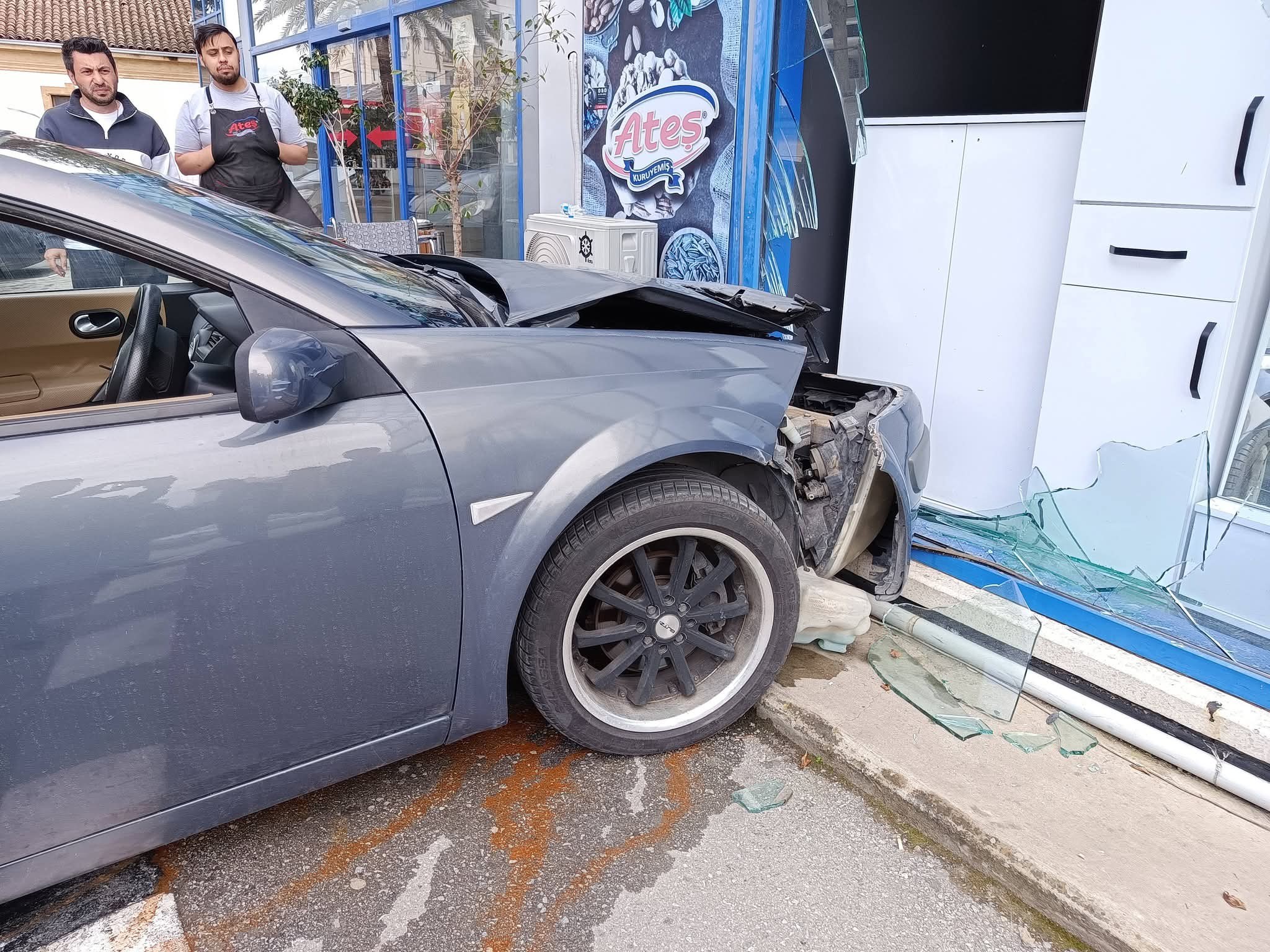 Yanlış vites kazaya yol açtı!