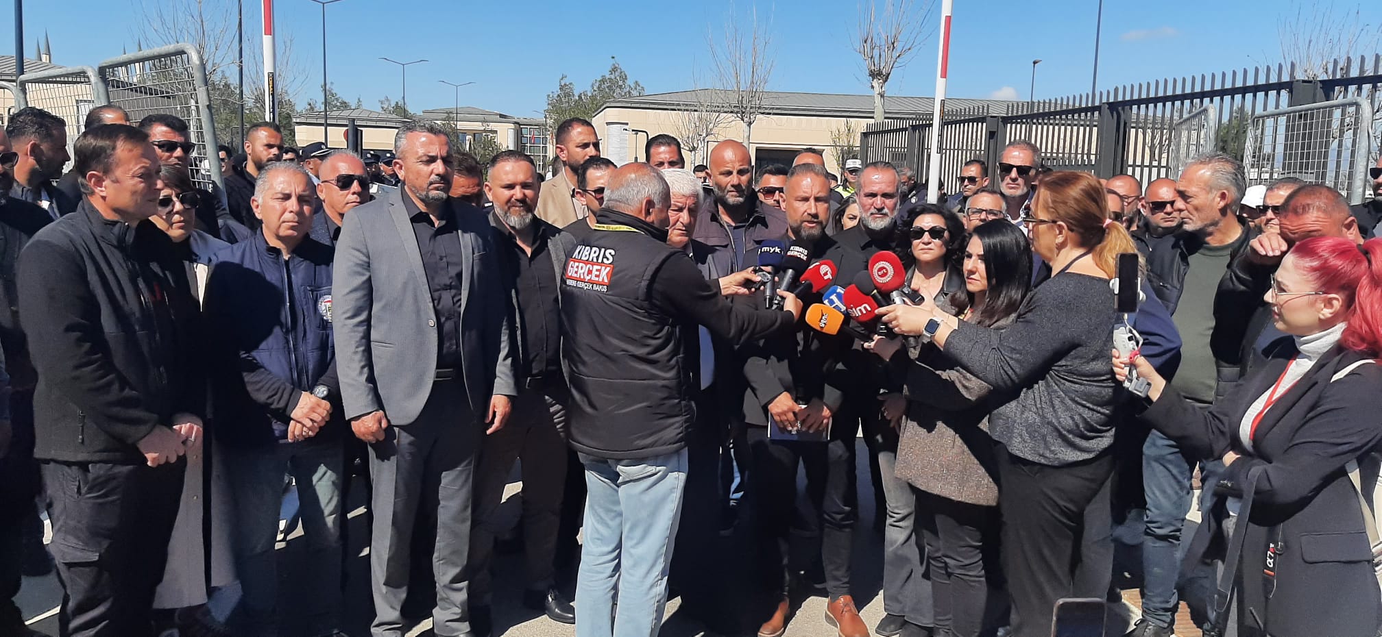 Sendikalar Meclis önünde açıklama yaptı: Uzlaşı yok!