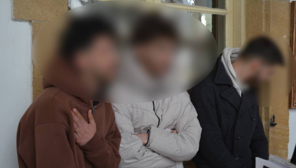 Şüpheli hareketleri ele verdi: 27 gramla yakalandılar