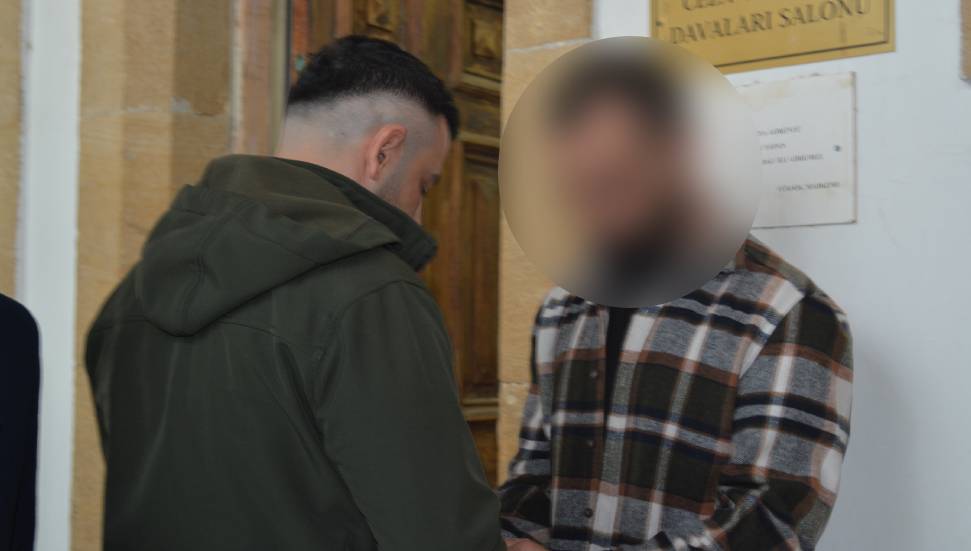 Uyuşturucuyu ayakkabısına sakladı