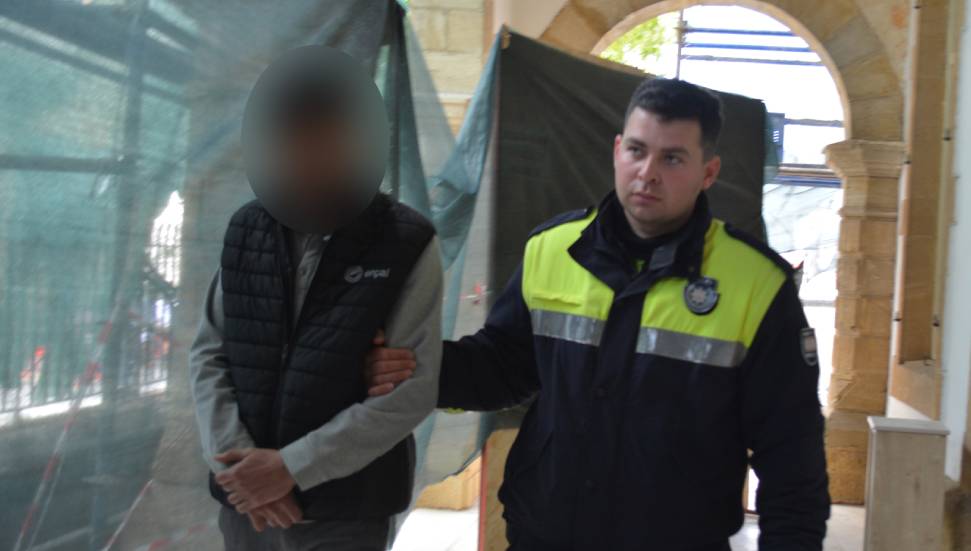 Tırı yolun ortasına park etti, uyuşturucu kullandığı belirlendi