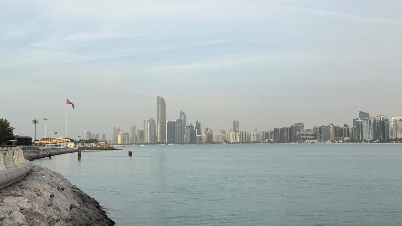 BAE: Abu Dabi’de imha edilen balistik füzeden düşen şarapnel parçalarıyla 6 kişi yaralandı