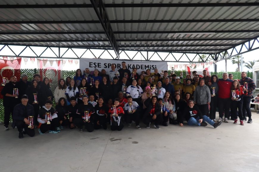 Oklar Eşe Bakkal anısına atıldı