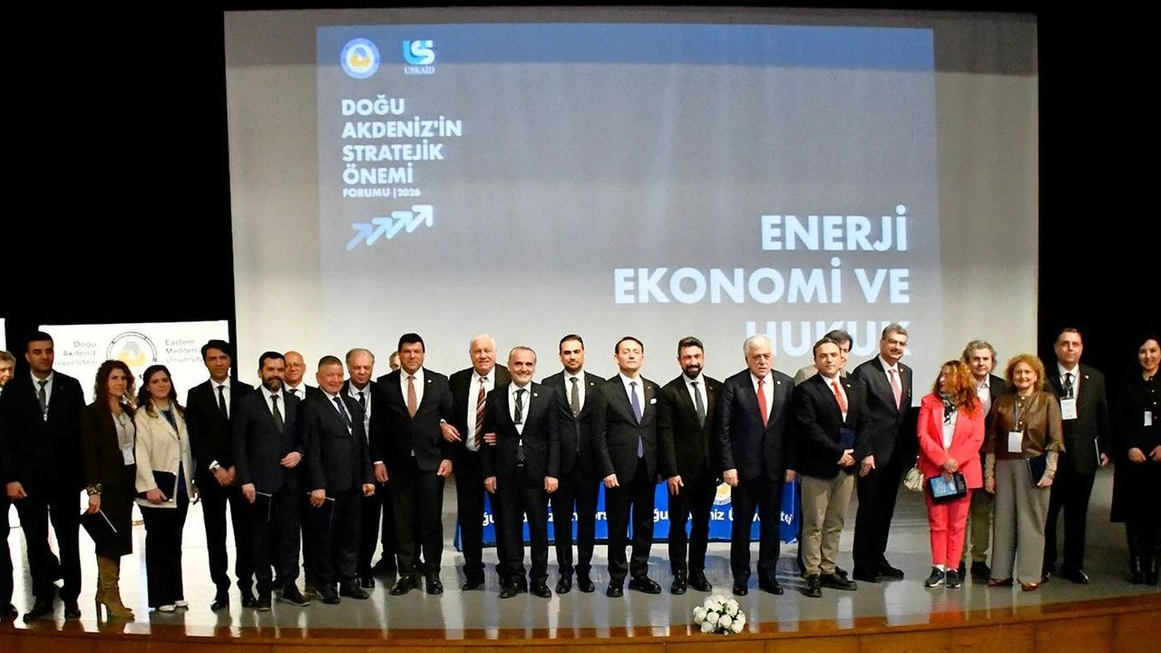 “Doğu Akdeniz’in Stratejik Önemi” konulu forum DAÜ’de gerçekleşti