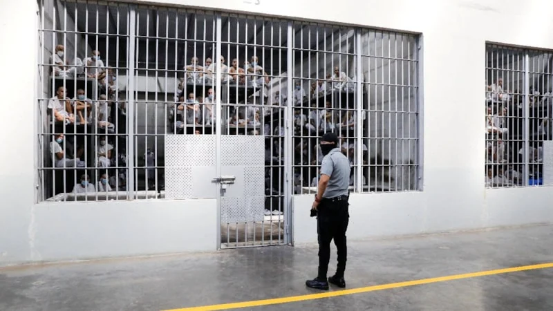 El Salvador’da suça sürüklenen çocuklara müebbet hapis yolu açıldı