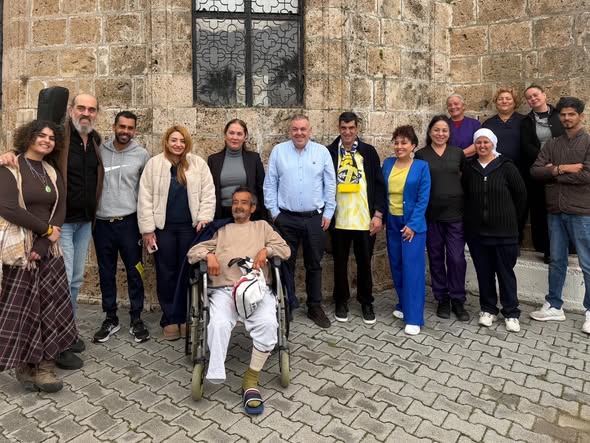 KKTC Fenerbahçeliler Derneği’nden Lapta Huzurevi’ne anlamlı Bayram ve Yaşlılar Haftası ziyareti