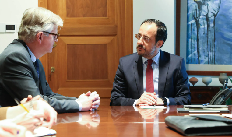 1776760514239Lacroix