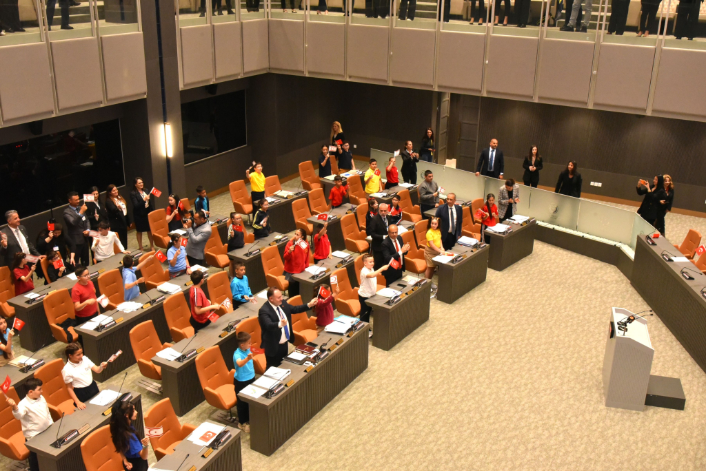 Genel Kurul koltuklarına bu kez çocuklar oturdu