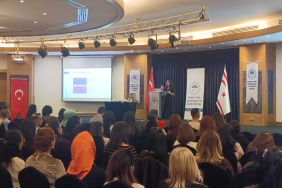 1777195127325Hemşireler ve ebeler 3