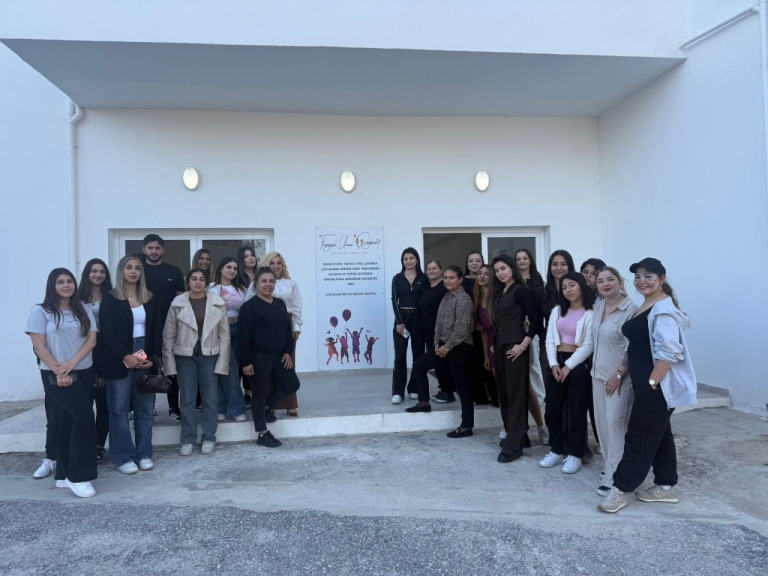 YDÜ Meslek Yüksekokulu Saç Bakımı ve Güzellik Hizmetleri Bölümü çocuklarla buluştu