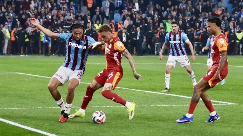 Trabzonspor, Galatasaray’ı iki golle geçti