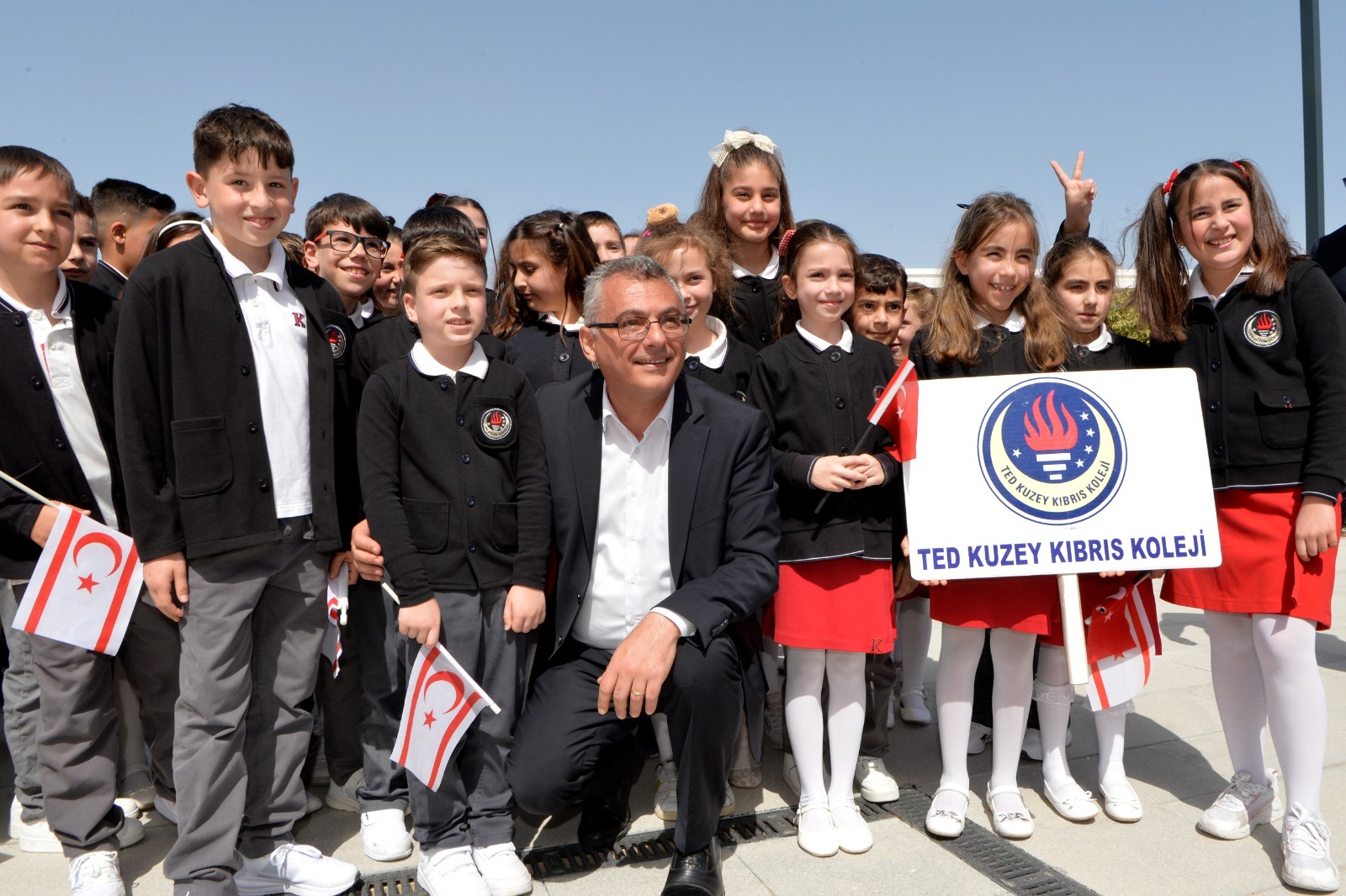 Erhürman: Ülkenizi çok sevin ve Kıbrıslı Türk olmaktan gurur duyun