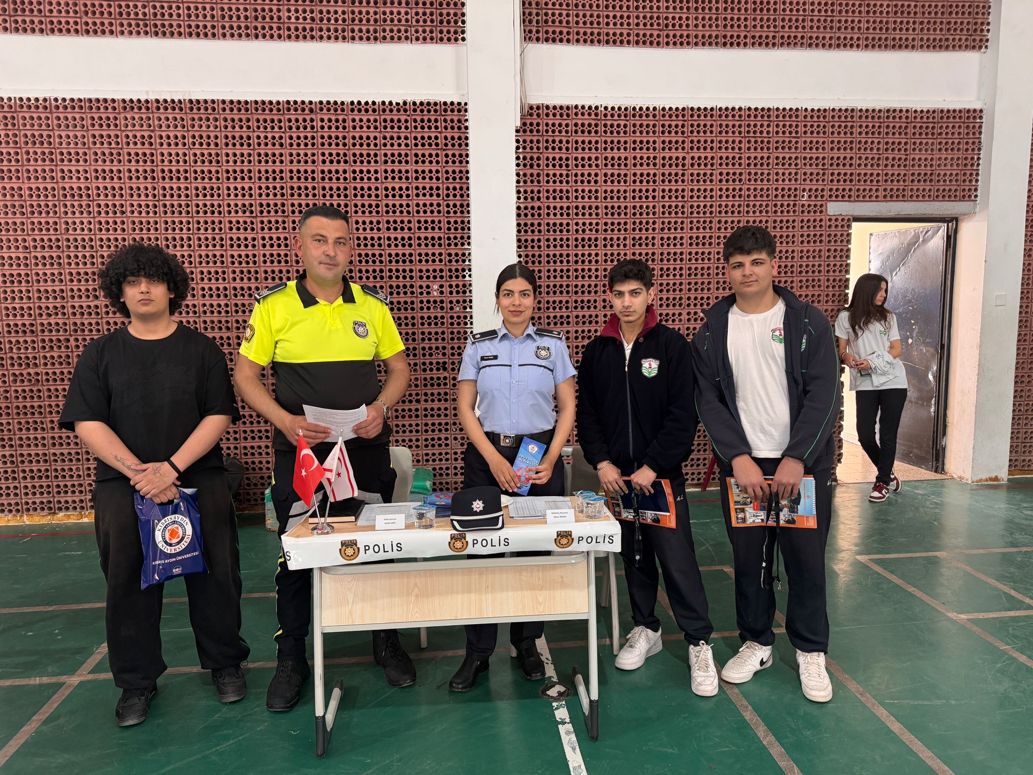 GİRNE ANAFARTALAR LİSESİNDEKİ KARİYER GÜNÜNDE POLİS MESLEĞİ TANITILDI …