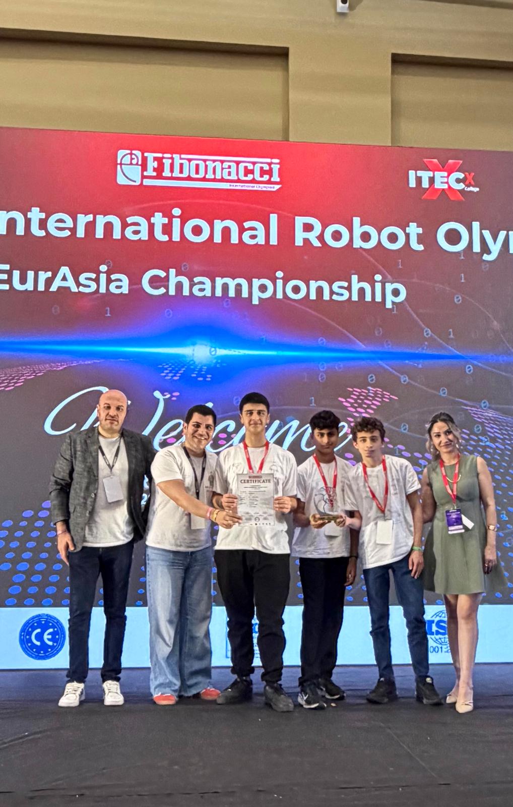 Kıbrıslı Ortaokul Öğrencileri Dünyaya Açıldı: Görme Engelliler İçin Geliştirdikleri Yapay Zekâlı Akıllı Şapkayla Türkiye’de Derece Kazanarak Avrupa’da Yarışma Şansı Elde Ettiler