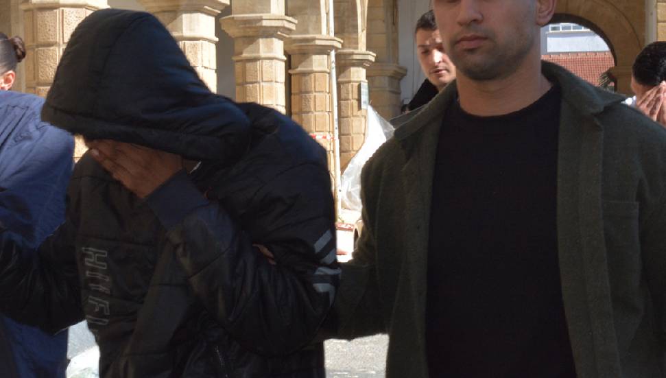 Kaçaklar 7 gün daha tutuklu