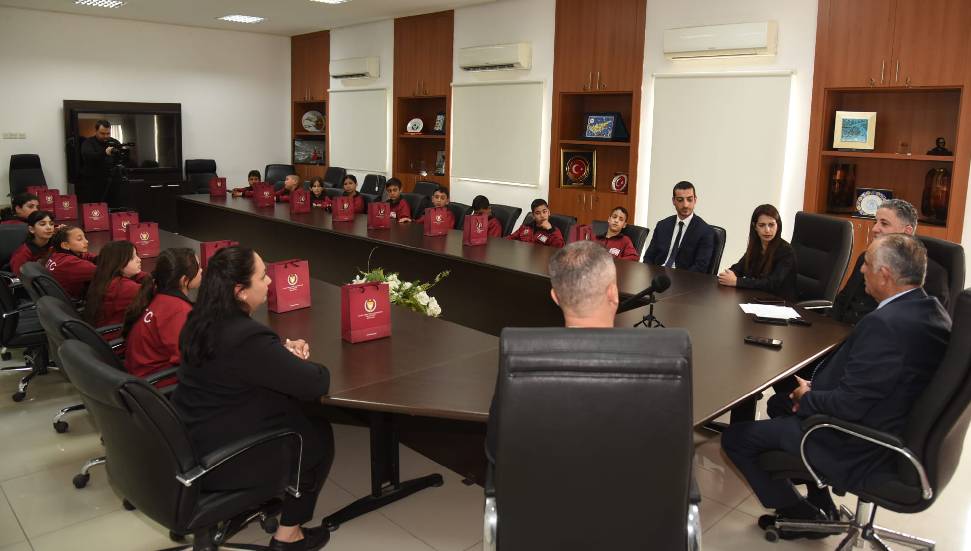 Çavuşoğlu, Alayköy İlkokulu öğrencilerini kabul etti: Gururumuzsunuz