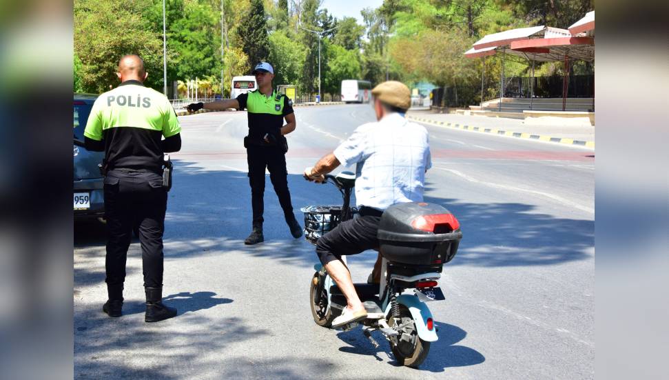 Elektrikli scooterlar ile ilgili kurallar hatırlatıldı: Uyarı yapıldı
