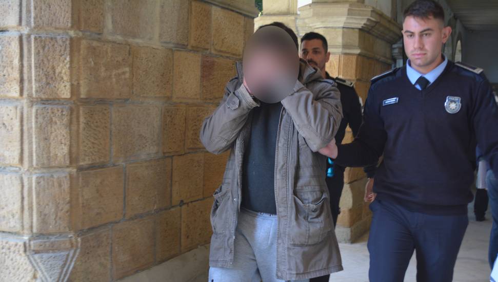 Şüpheli hareketleri ele verdi: Aracında ve evinde uyuşturucu buluncu