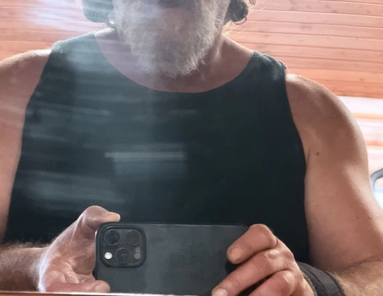 Yeni filmi için bambaşka biri oldu