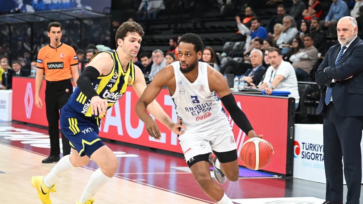Fenerbahçe’den Andolu Efes’e 16 sayı fark