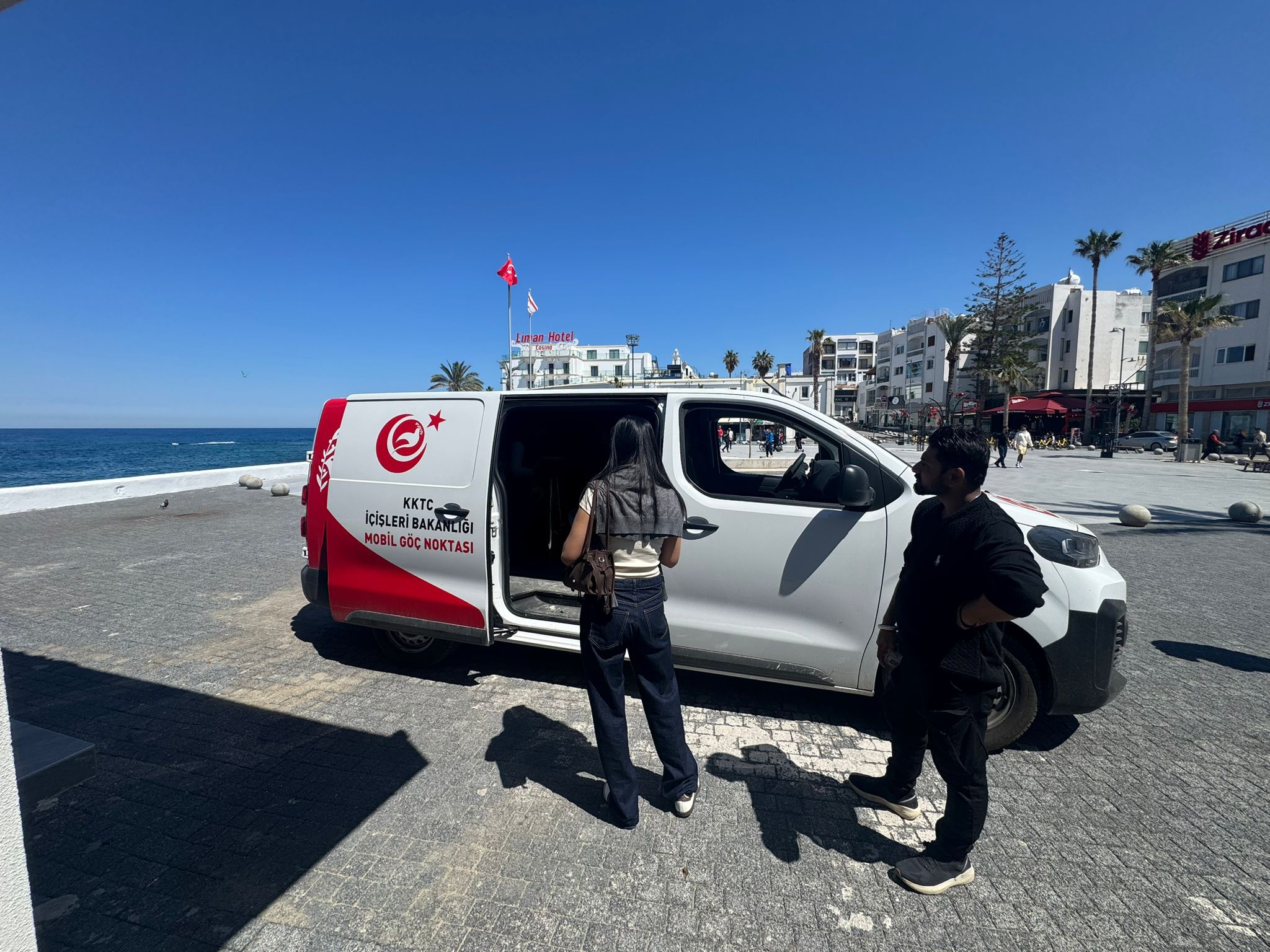 İçişleri Bakanlığı ülkede kaçak bulunan 2 kişi hakkında yasal işlem başlatıldığını açıkladı