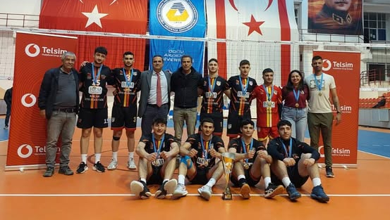 Voleybol U19’larda Şampiyonlar DAÜ ve Dumlupınar