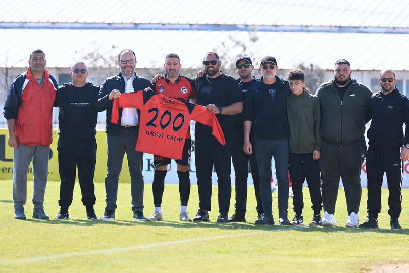 Turgut Kaçar’a 200. gol jesti