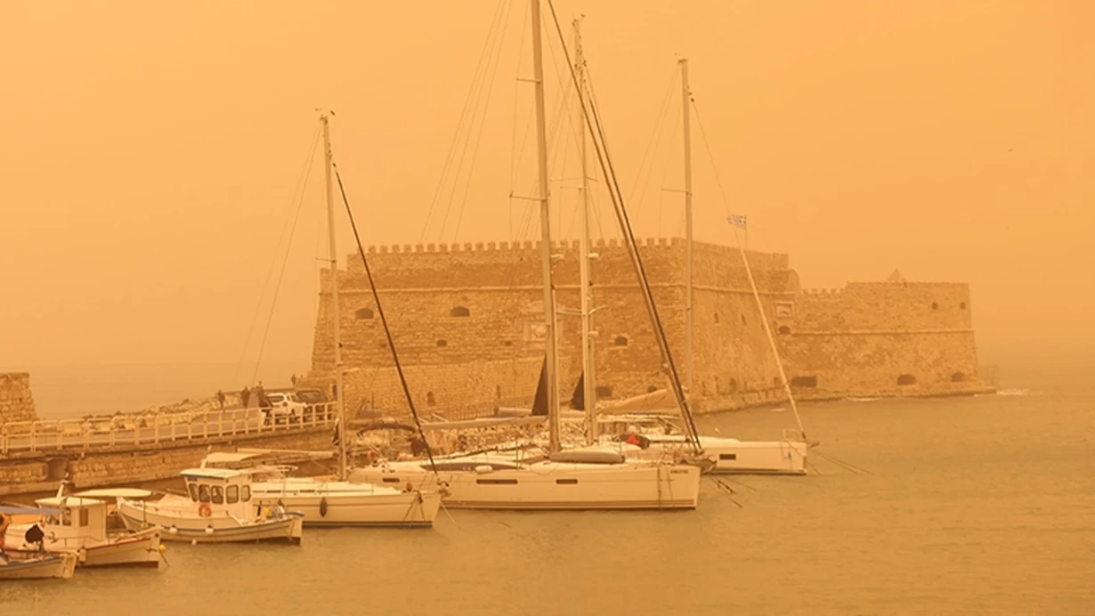 Girit Adası çöl tozu nedeniyle kırmızıya büründü!