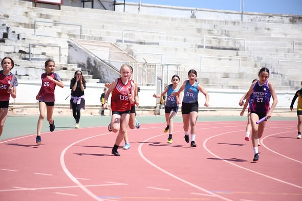 İlkokullar atletizmde Şht. Hüseyin Akil İlkokulu çifte şampiyon