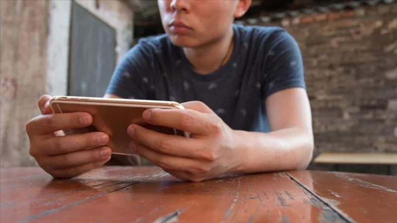 TBMM’den geçti: 15 yaş altına sosyal medya yasağı!